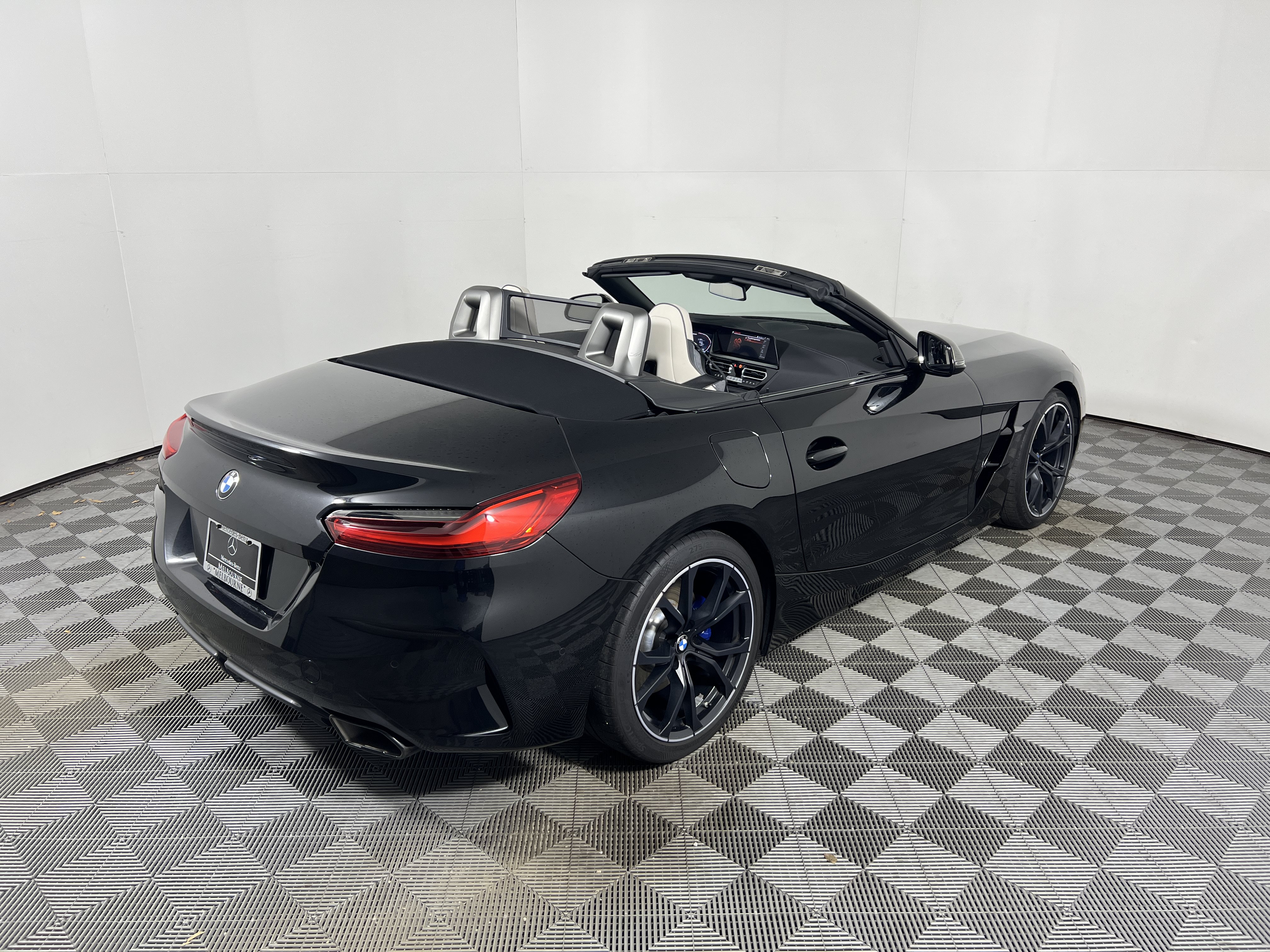 Used 2025 BMW Z4 M40i w/ Premium Package RWD image 5