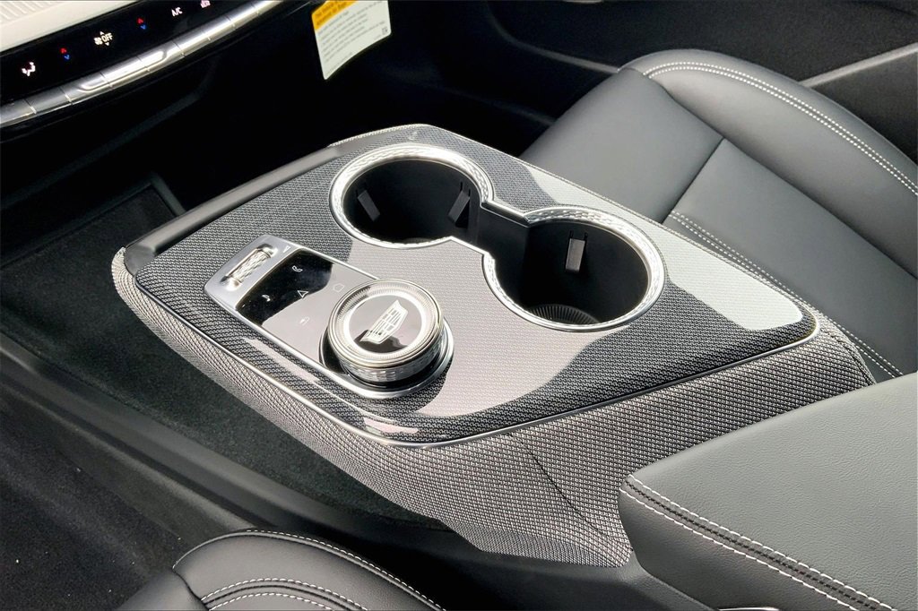 New 2026 Cadillac Optiq Luxury 1 image 10