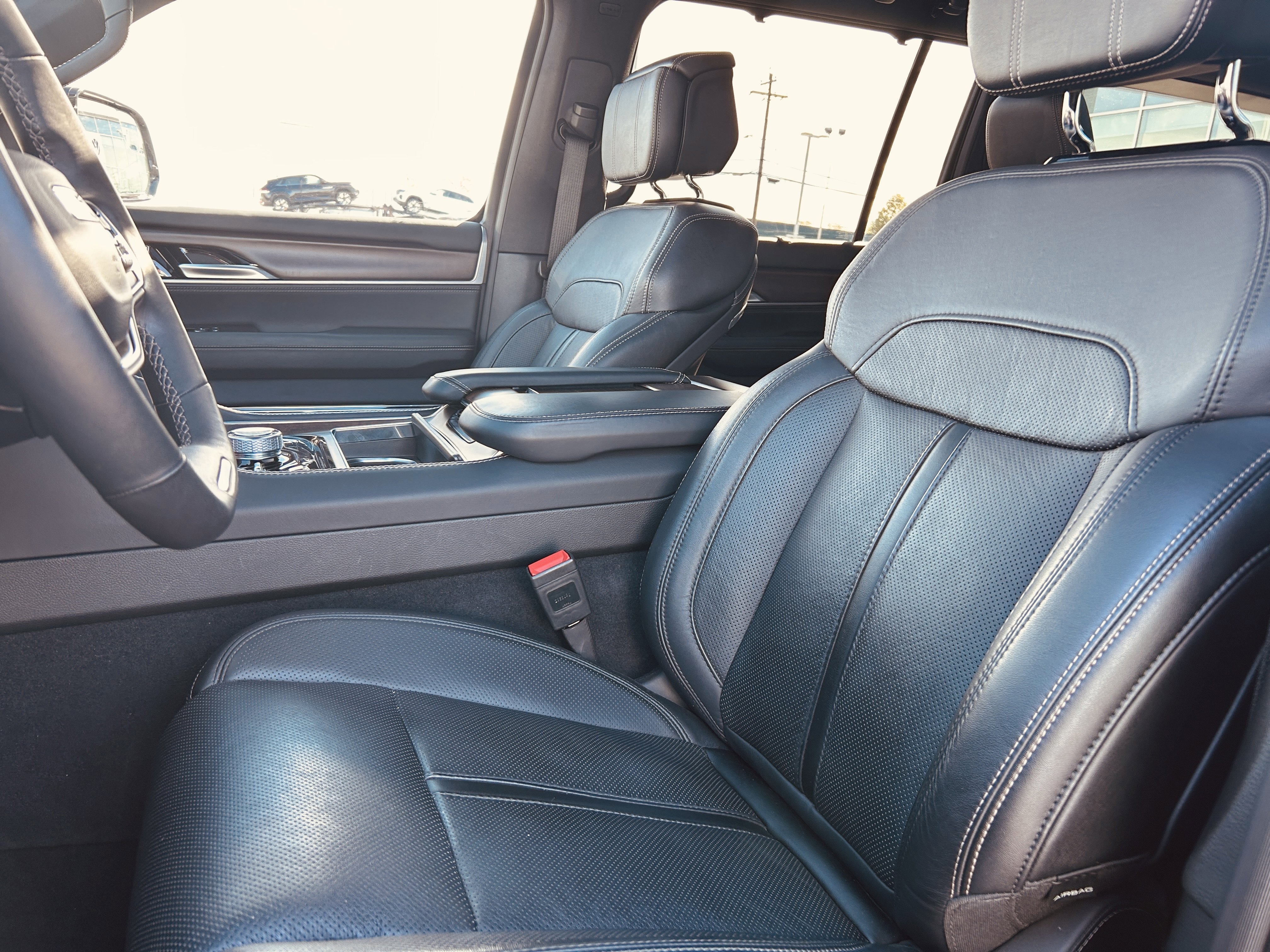 Used 2024 Jeep Grand Wagoneer L Base image 24