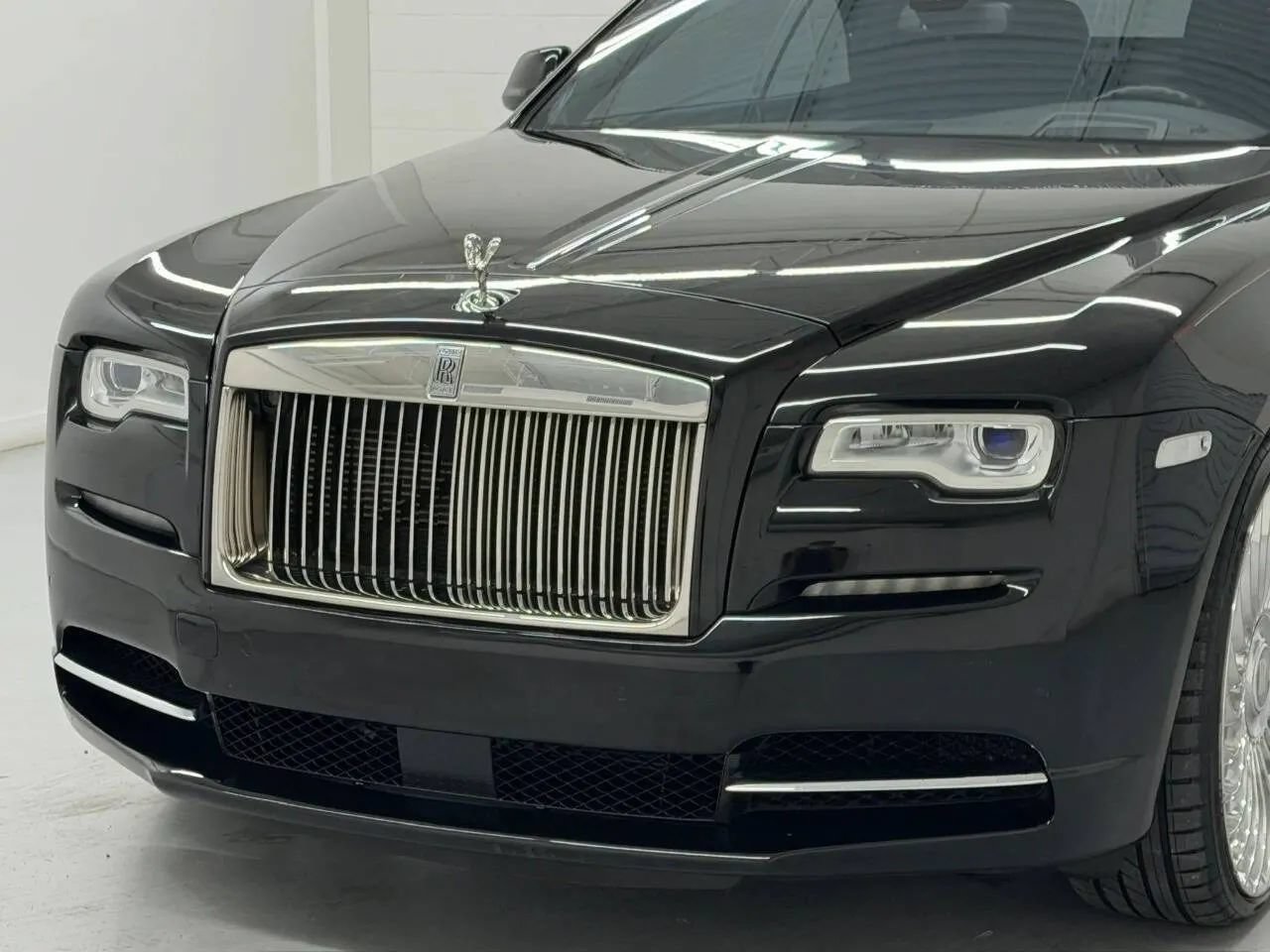 Used 2017 Rolls-Royce Dawn RWD image 39