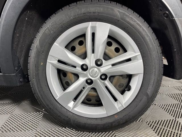 Used 2021 Nissan Kicks S image 9