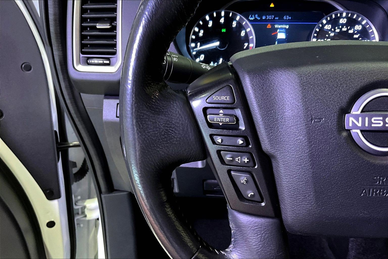 Used 2022 Nissan Frontier SV AWD/4WD image 12