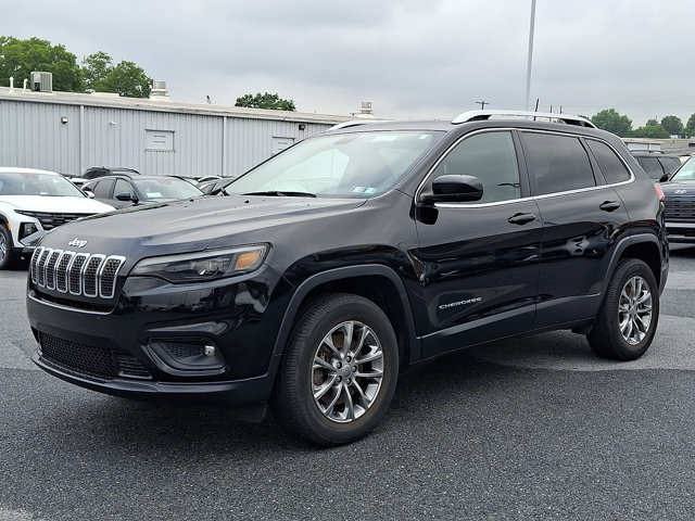 Used 2019 Jeep Cherokee Latitude Plus w/ Comfort/Convenience Group AWD/4WD image 1