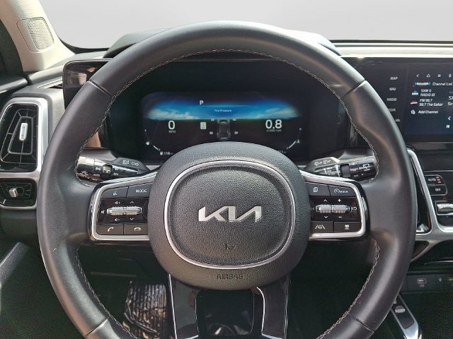 Used 2023 Kia Sorento SX AWD/4WD image 23