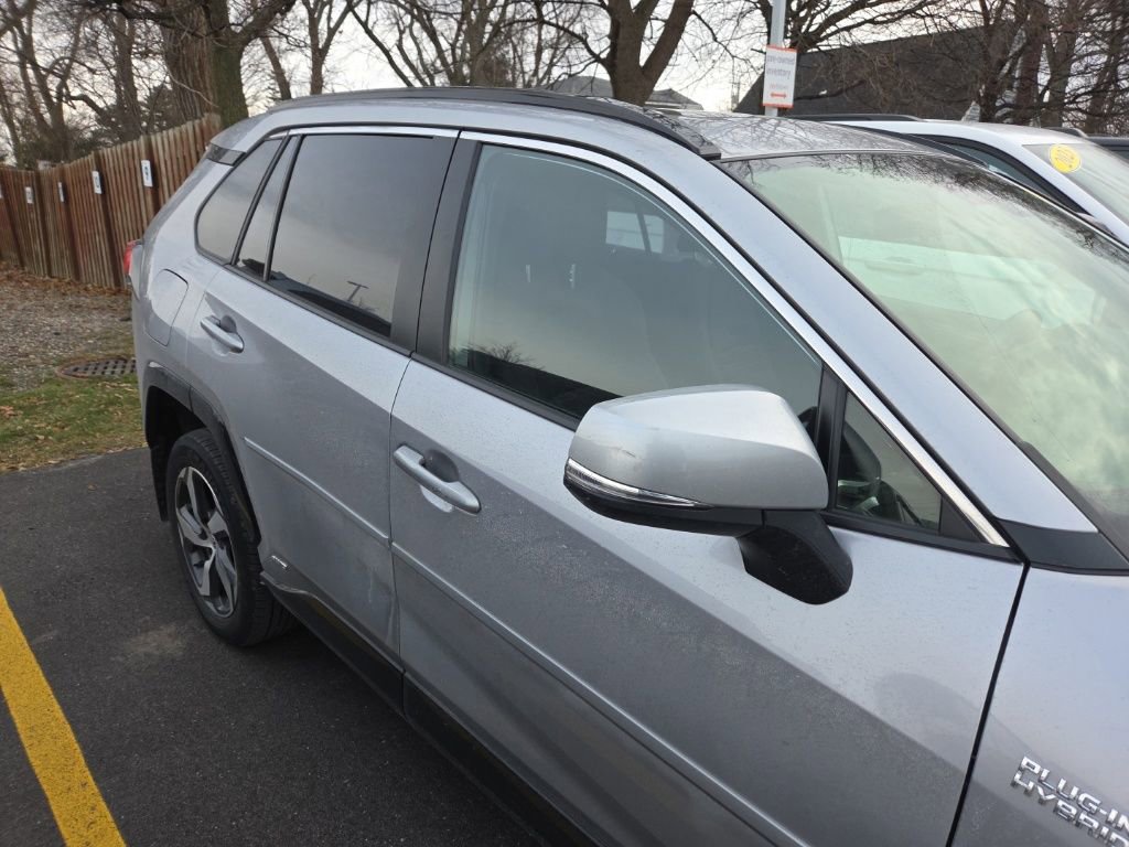 Used 2021 Toyota RAV4 SE w/ Weather & Moonroof Package image 4