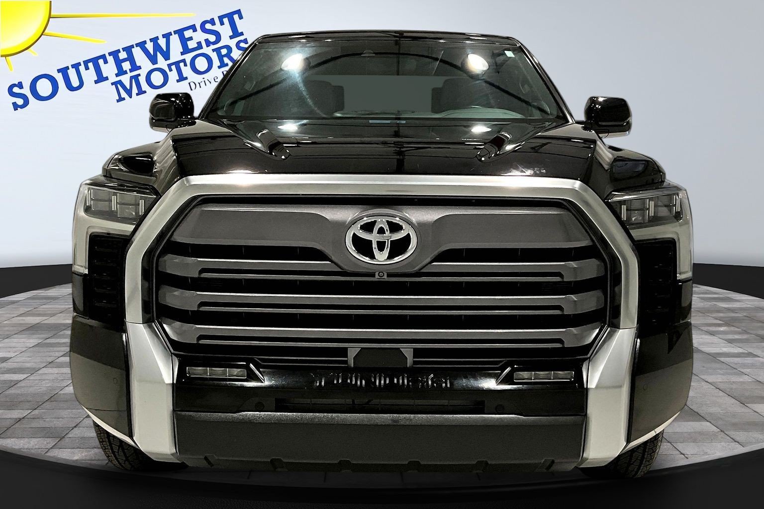 Used 2025 Toyota Tundra Limited AWD/4WD image 2