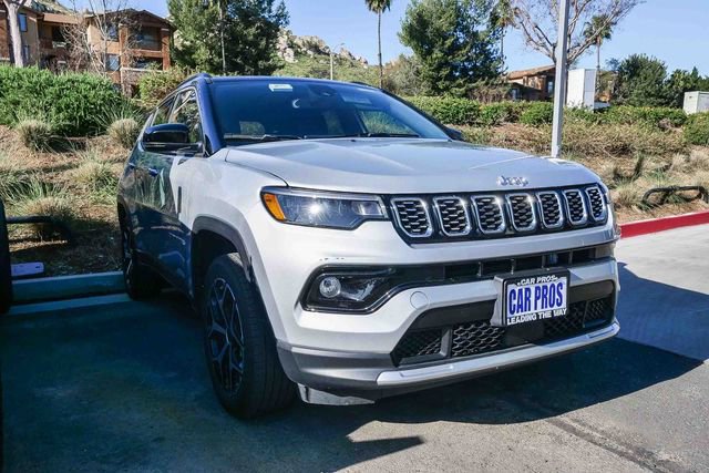 Used 2025 Jeep Compass Limited image 2