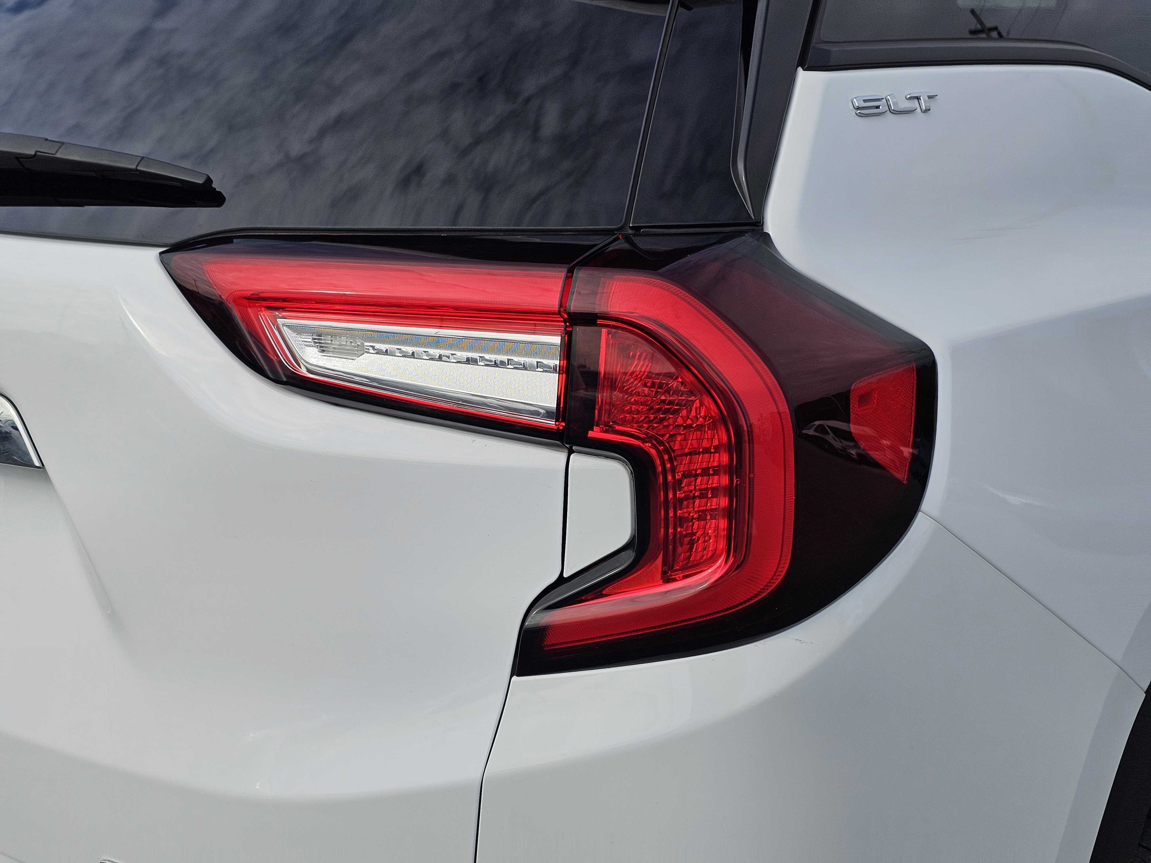 Used 2024 GMC Terrain SLT image 9