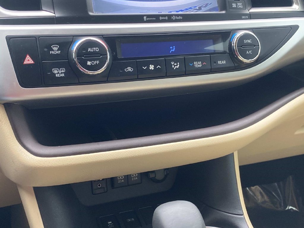 Used 2018 Toyota Highlander XLE FWD image 28