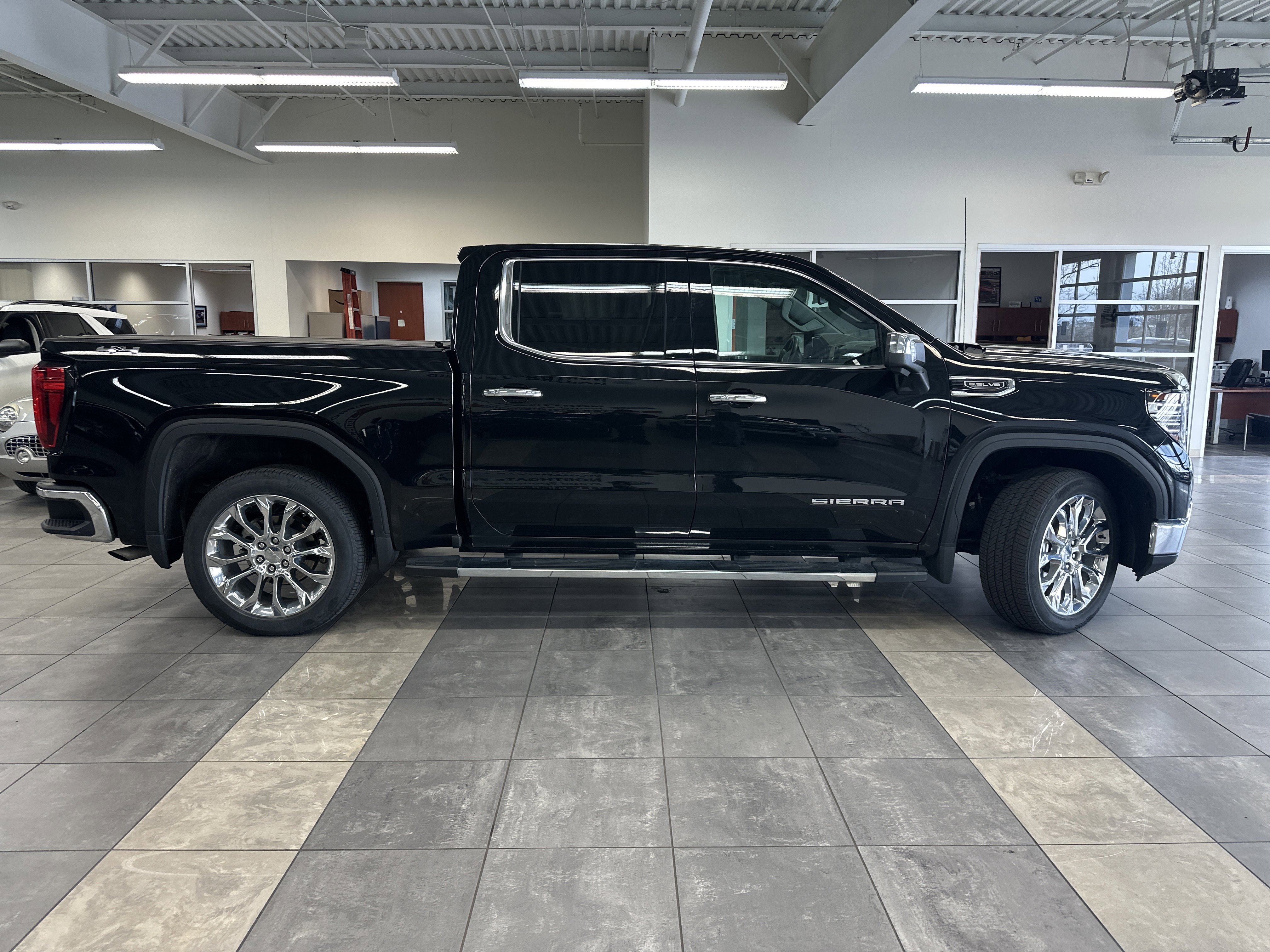 Used 2024 GMC Sierra 1500 SLT w/ SLT Premium Plus Package image 12