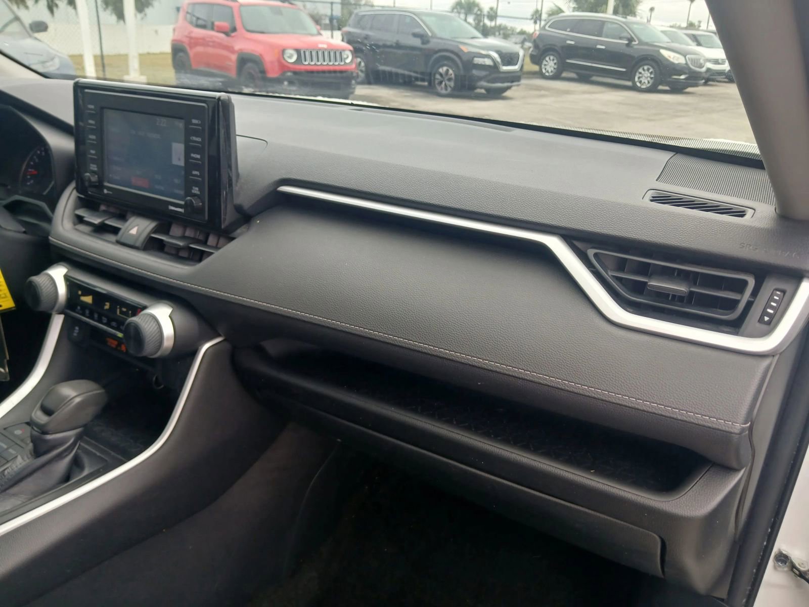 Used 2020 Toyota RAV4 LE image 14