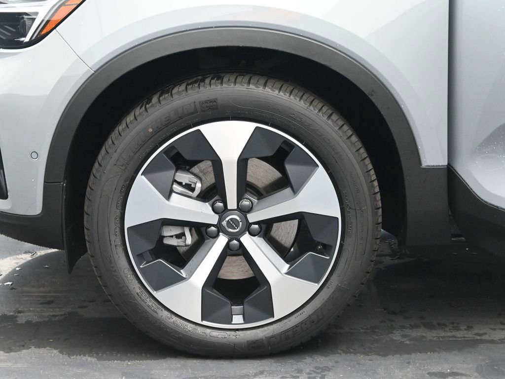 New 2026 Volvo XC40 B5 Plus w/ Protection Package Premier image 29