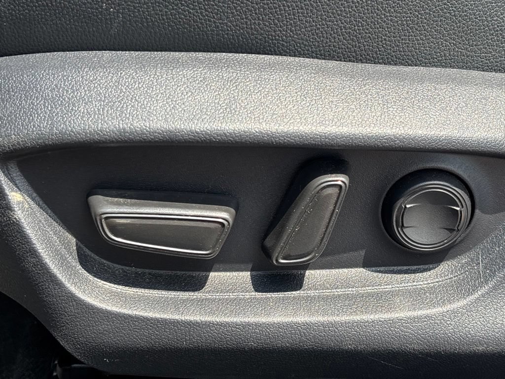 Used 2025 Toyota Camry SE FWD image 10