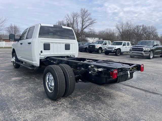 New 2026 RAM 3500 4x4 Crew Cab DRW image 2