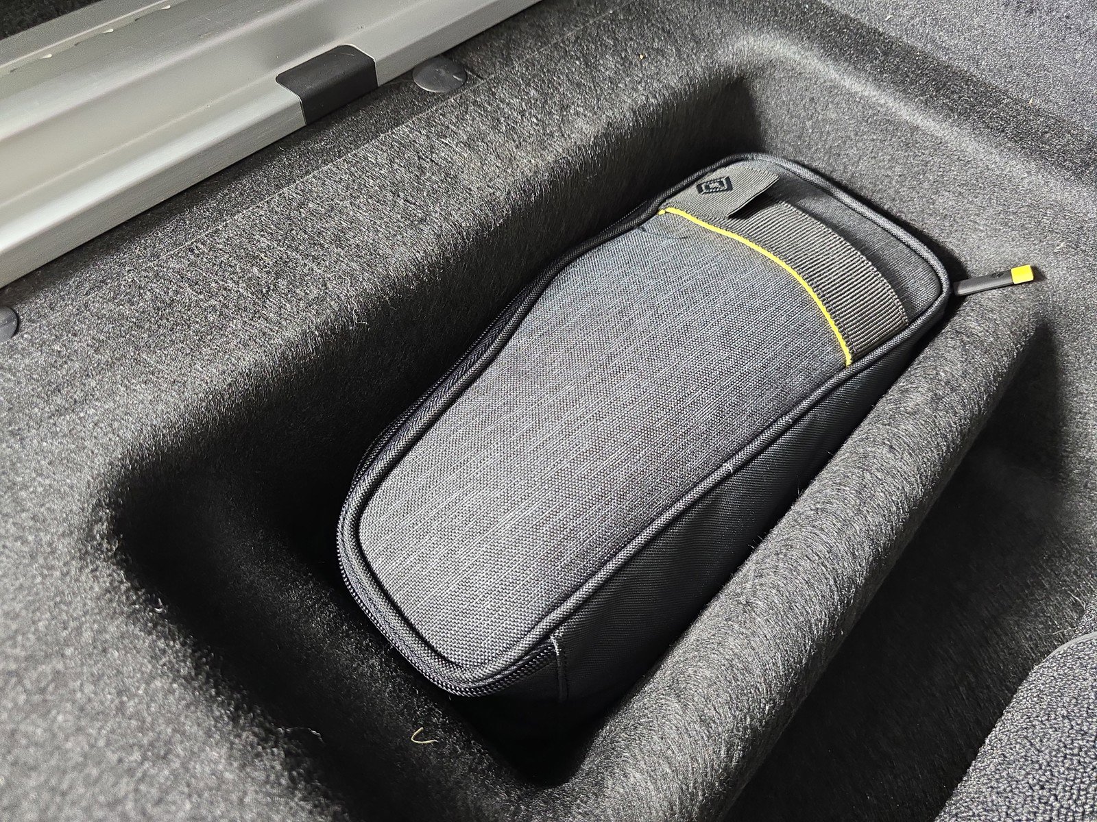 Used 2023 Rivian R1S Adventure image 35