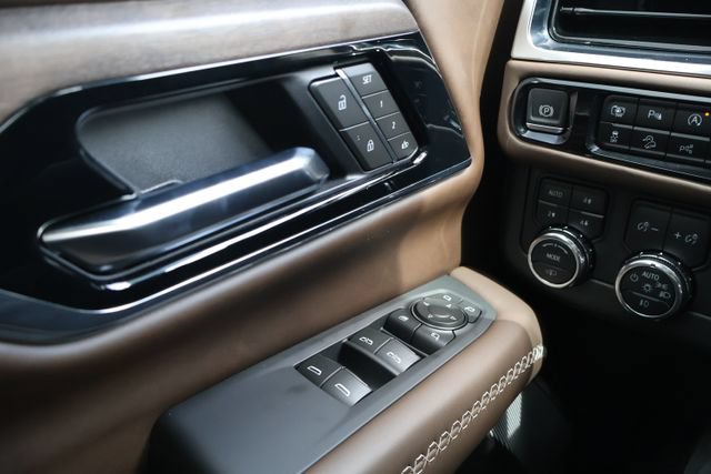 Used 2025 GMC Yukon XL Denali Ultimate AWD/4WD image 19