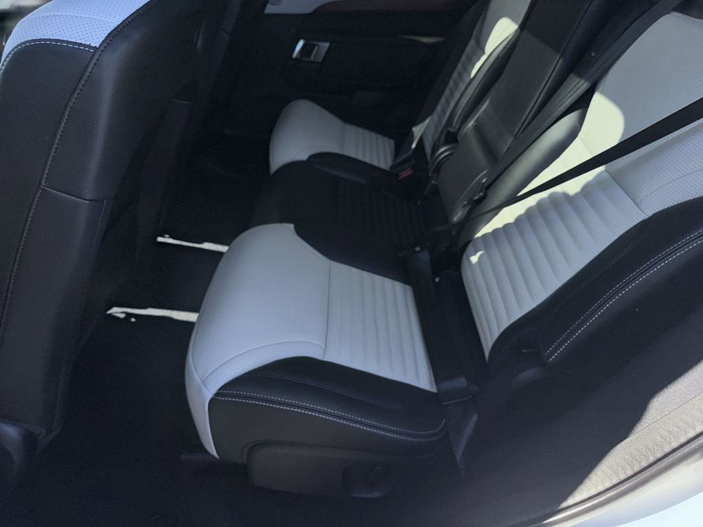 Used 2025 Land Rover Discovery S image 20
