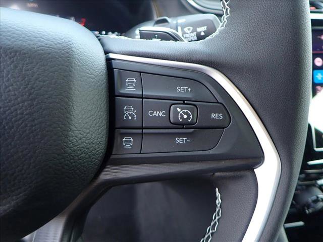 New 2025 Jeep Grand Cherokee Laredo w/ Luxury Tech Group I image 16