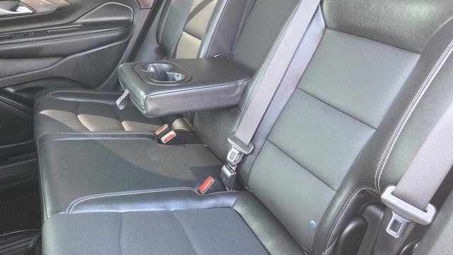 Used 2024 GMC Terrain SLT w/ Infotainment Package II image 22