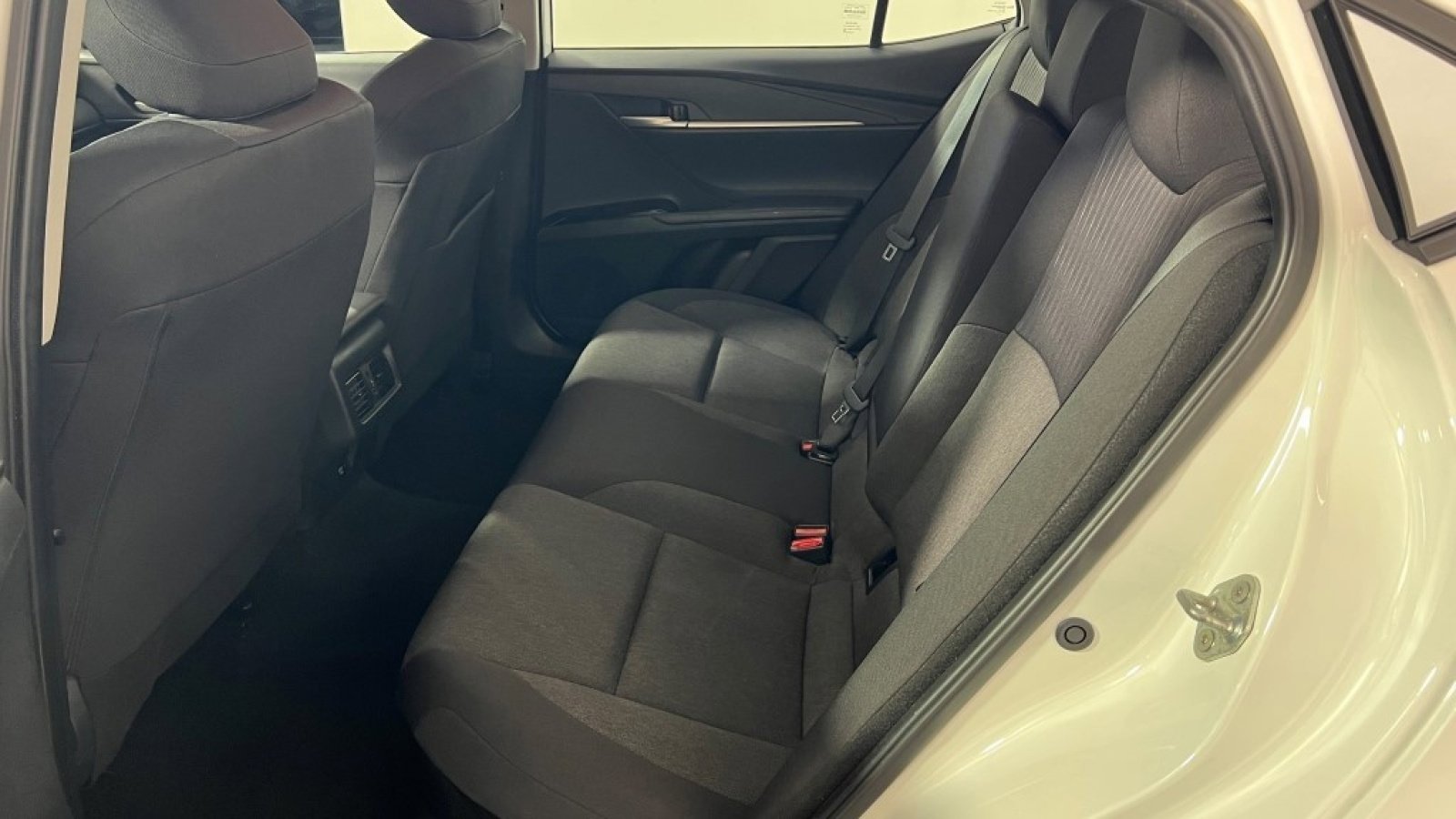 Used 2025 Toyota Camry LE image 30