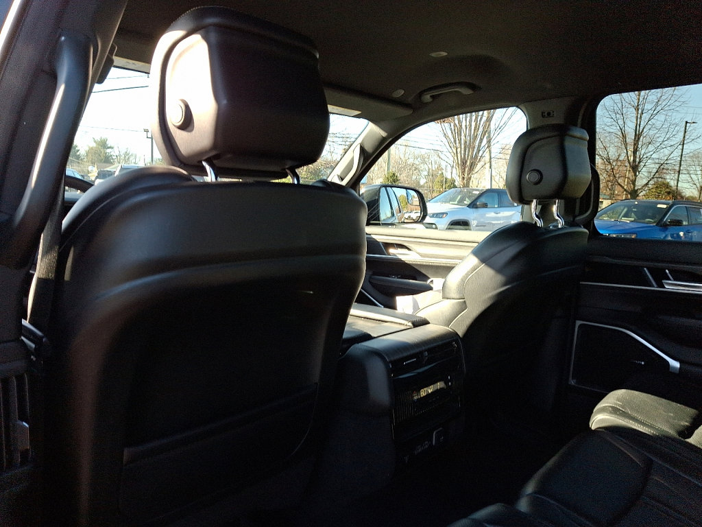 Certified 2024 Jeep Wagoneer L Series II w/ Flexible Seating Group image 21