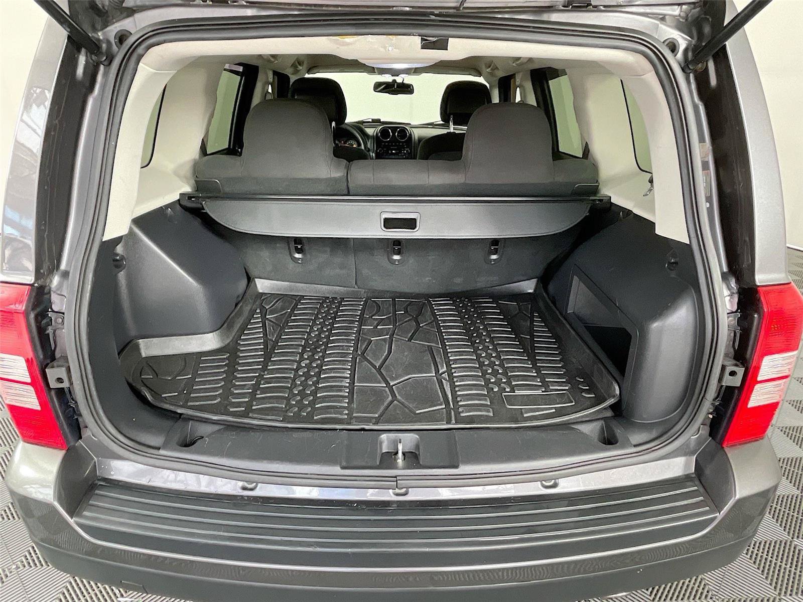 Used 2017 Jeep Patriot Sport w/ Power Value Group AWD/4WD image 24