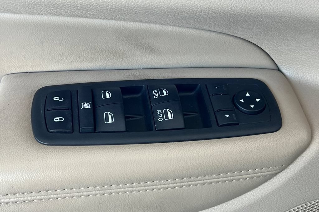 Used 2019 Jeep Grand Cherokee Limited w/ Luxury Group II AWD/4WD image 18