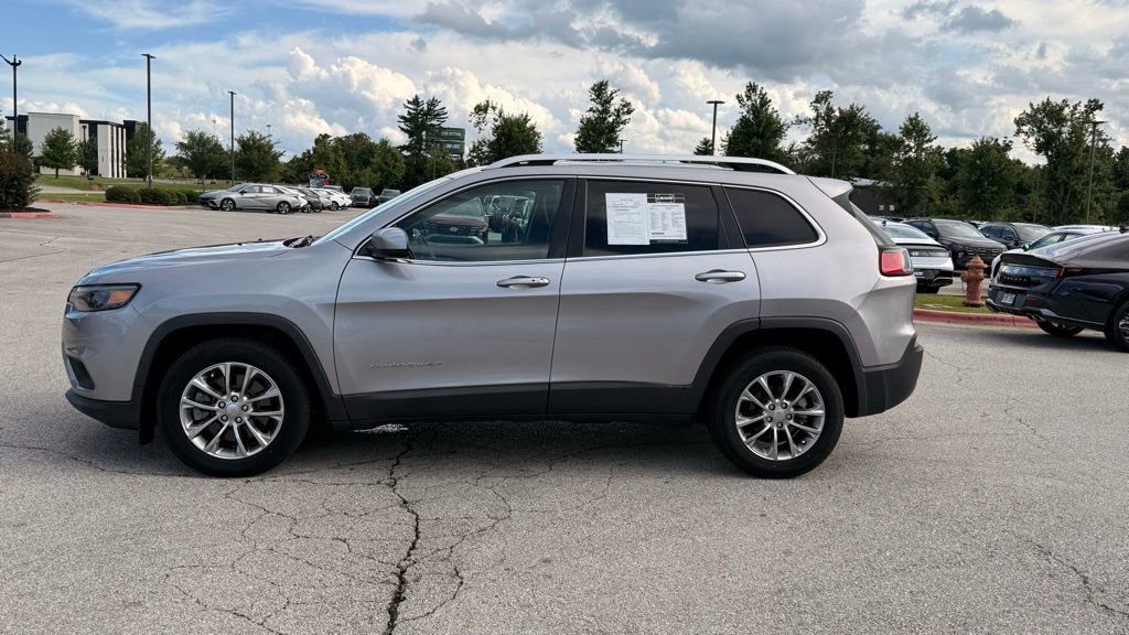 Used 2019 Jeep Cherokee Latitude Plus w/ Comfort/Convenience Group FWD image 4