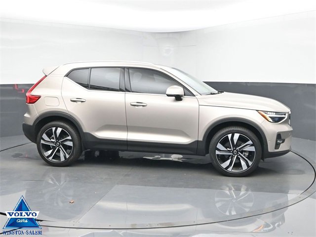 Used 2024 Volvo XC40 B5 Plus w/ Protection Package Premier image 1