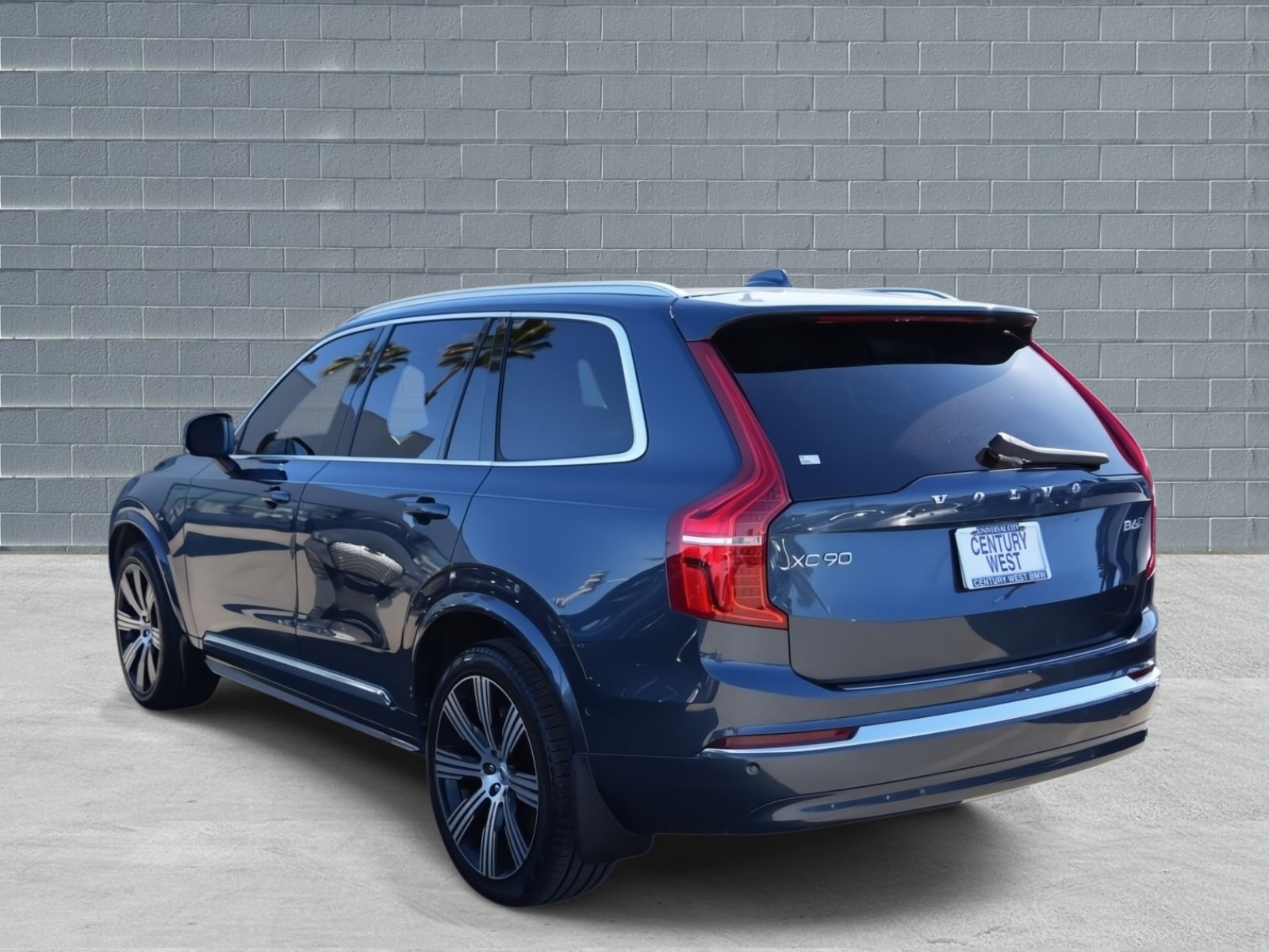 Used 2023 Volvo XC90 B6 Ultimate w/ Protection Package Premier AWD/4WD image 3