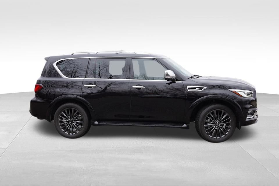 Used 2023 INFINITI QX80 Sensory w/ All-Season Package image 3