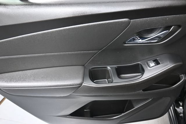 Used 2023 Chevrolet Traverse LT FWD image 13