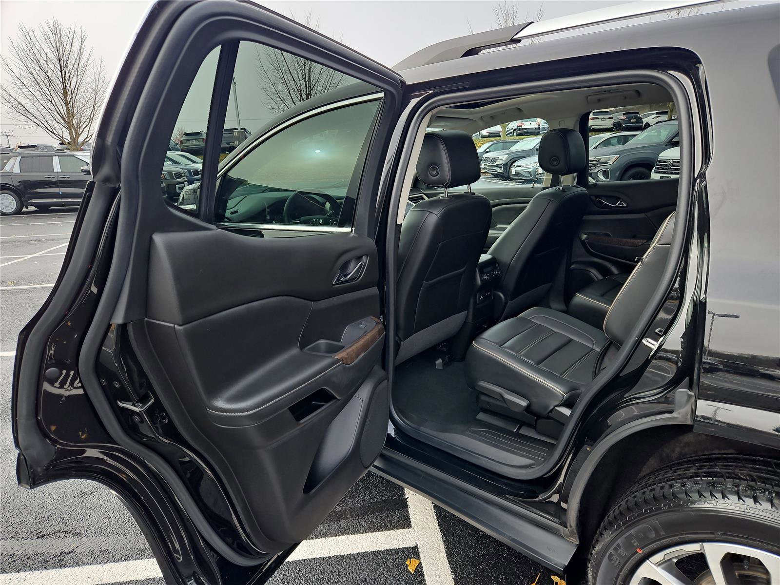 Used 2023 GMC Acadia Denali w/ Denali Ultimate Package image 25