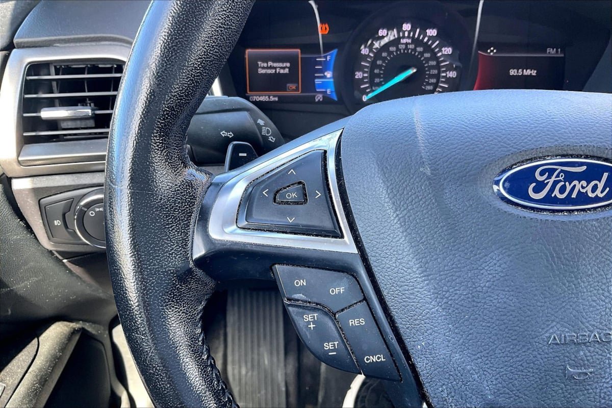 Used 2017 Ford Fusion SE w/ Equipment Group 201A FWD image 18