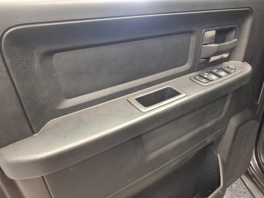 Used 2018 RAM 1500 Express AWD/4WD image 8