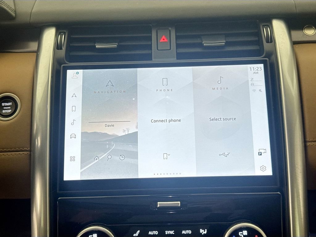 Certified 2025 Land Rover Discovery Metropolitan Edition image 15