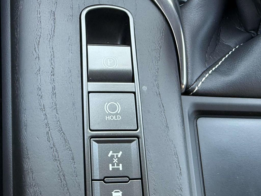 Used 2024 Lexus LX 600 4WD w/ Appearance Package image 27