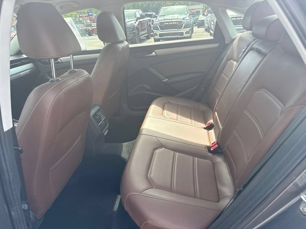 Used 2022 Volkswagen Passat 2.0T SE FWD image 24