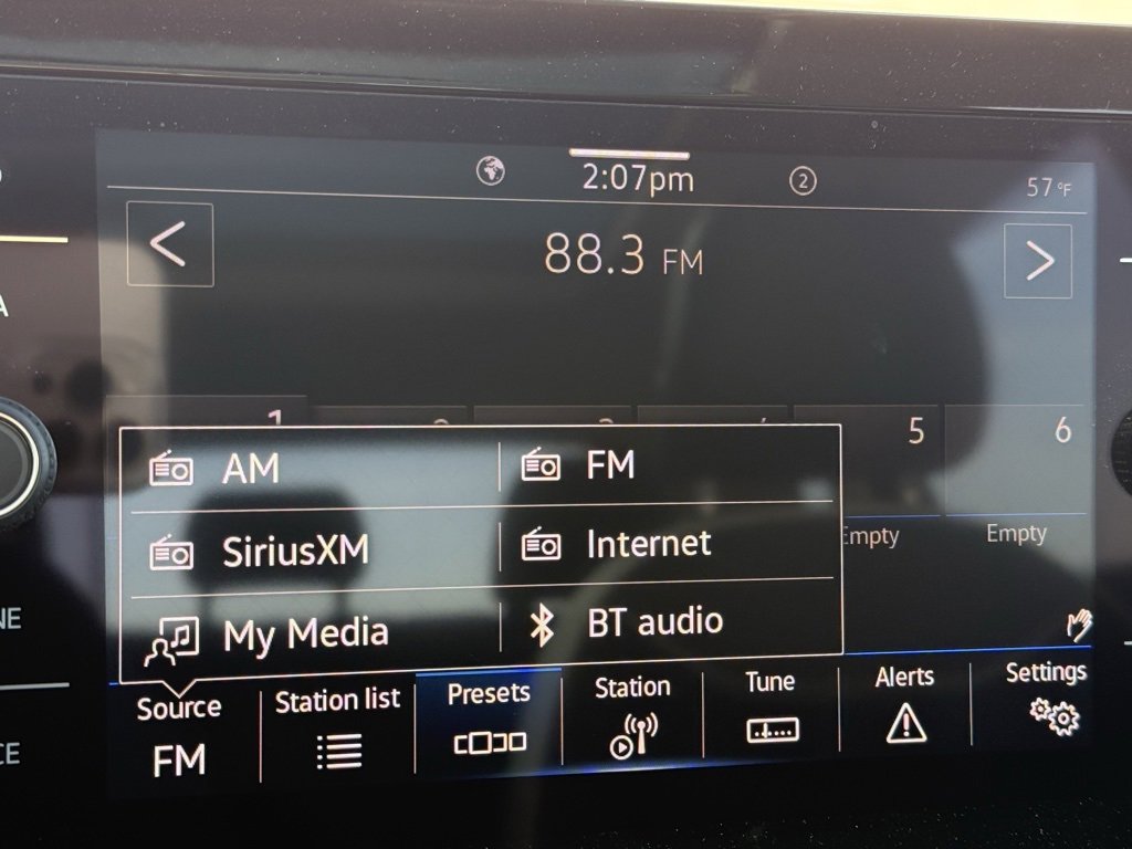 Used 2025 Volkswagen Taos SE image 11