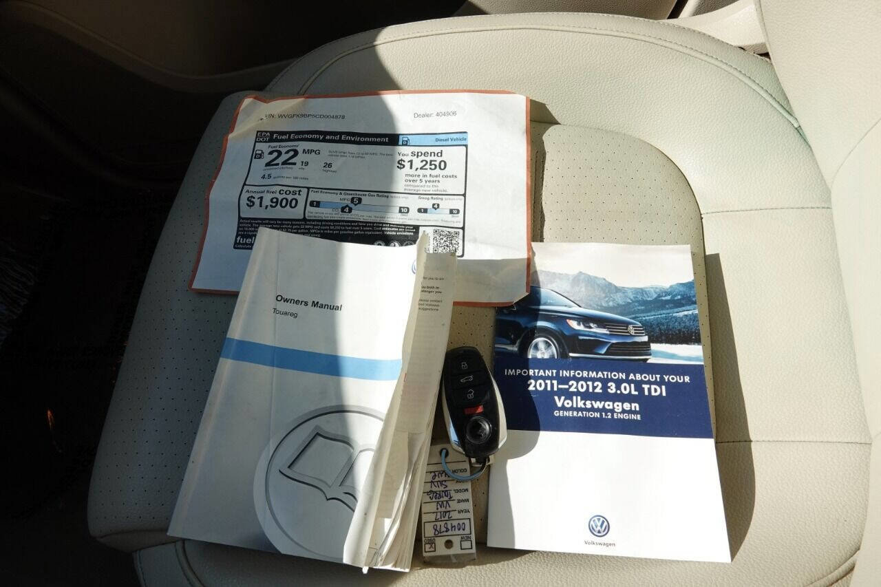 Used 2012 Volkswagen Touareg Sport image 71