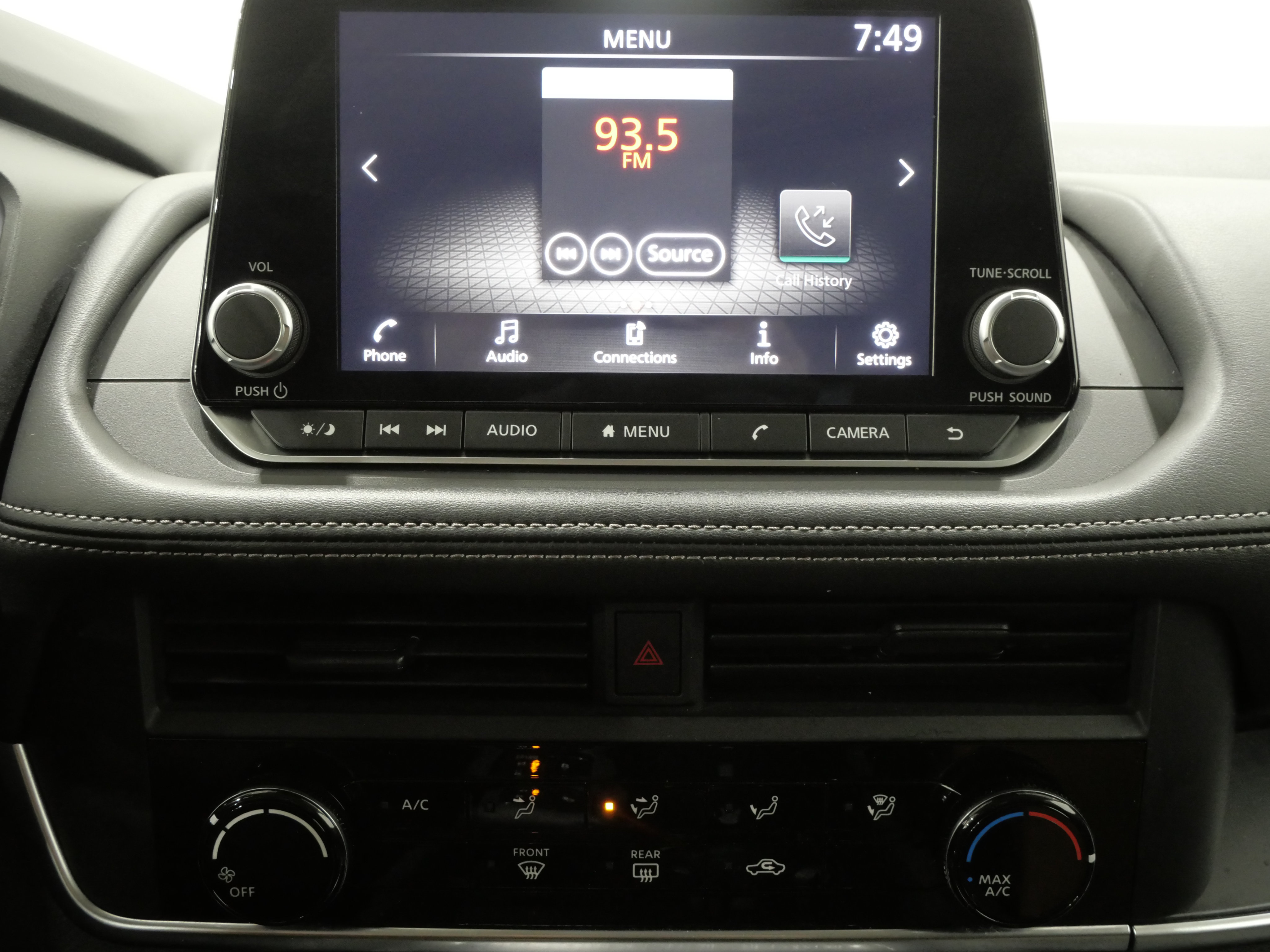 Used 2024 Nissan Rogue S AWD/4WD image 19