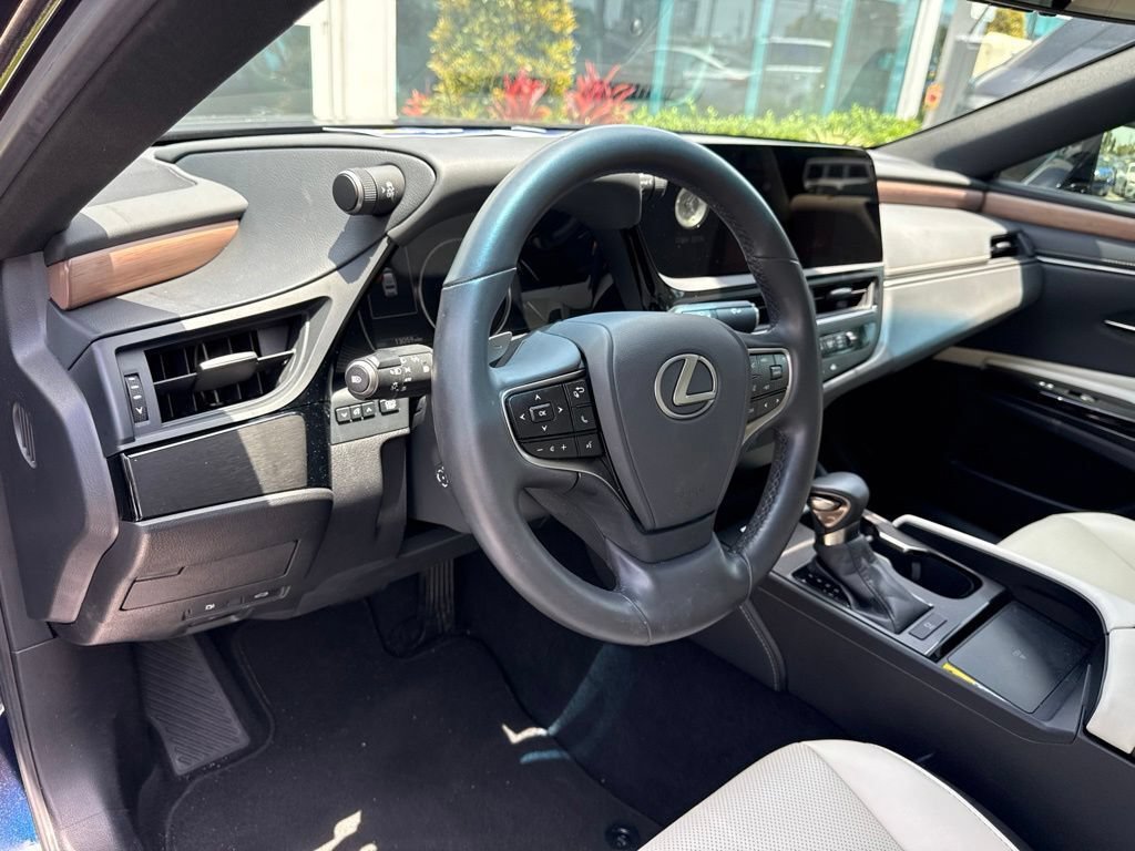 Used 2025 Lexus ES 350 w/ Premium Package FWD image 6