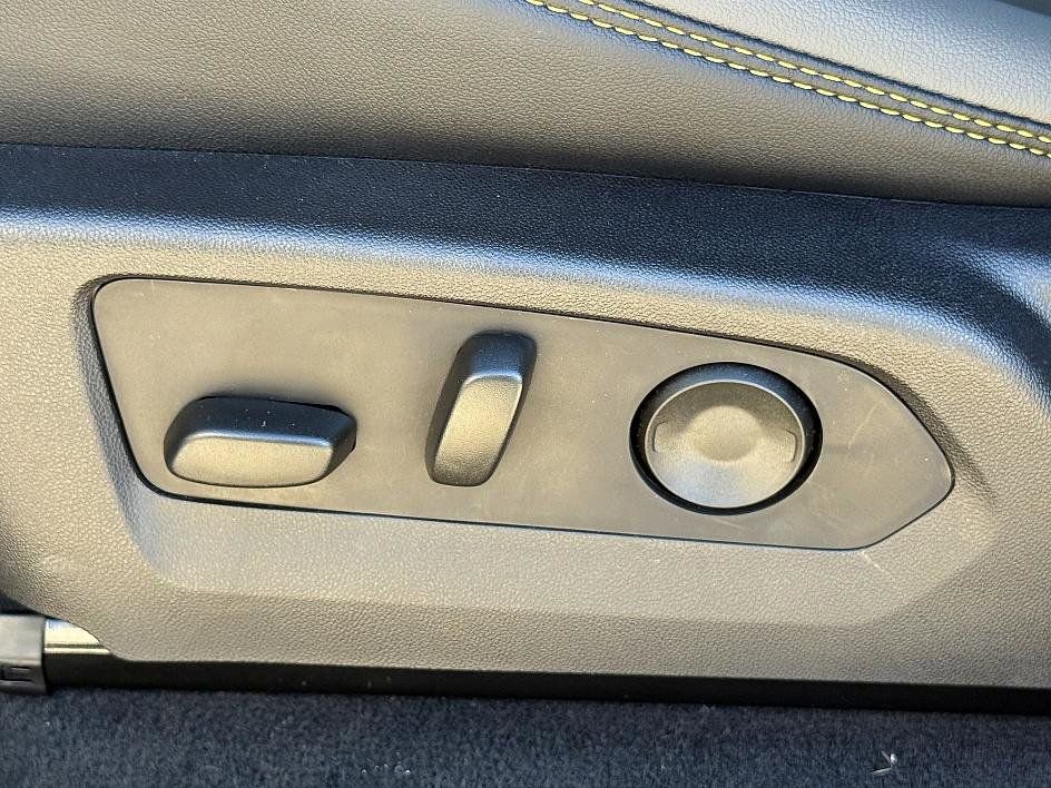 Used 2025 Chevrolet Colorado ZR2 w/ Midnight Edition image 12