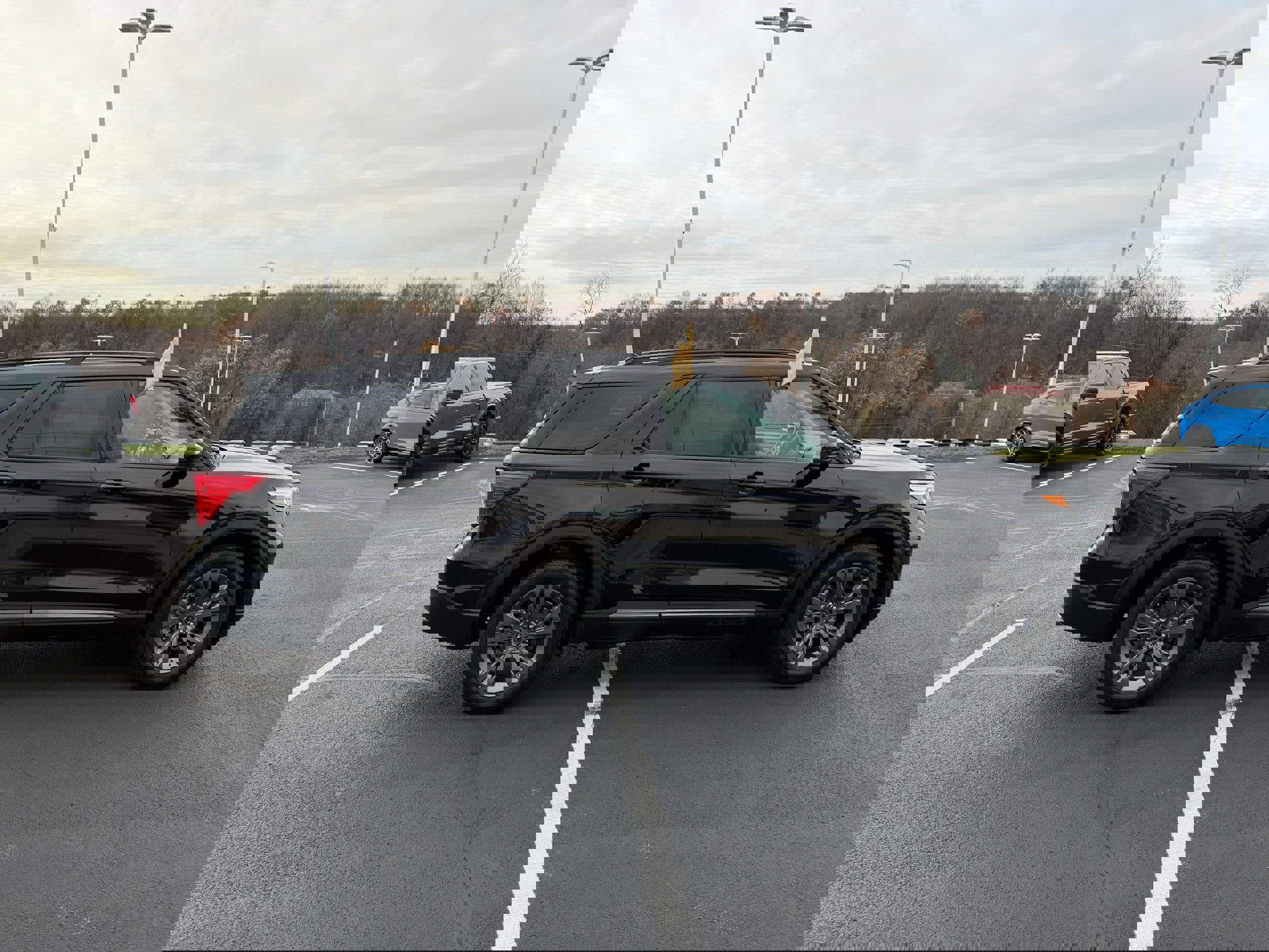 Certified 2023 Ford Explorer XLT w/ Equipment Group 202A image 5