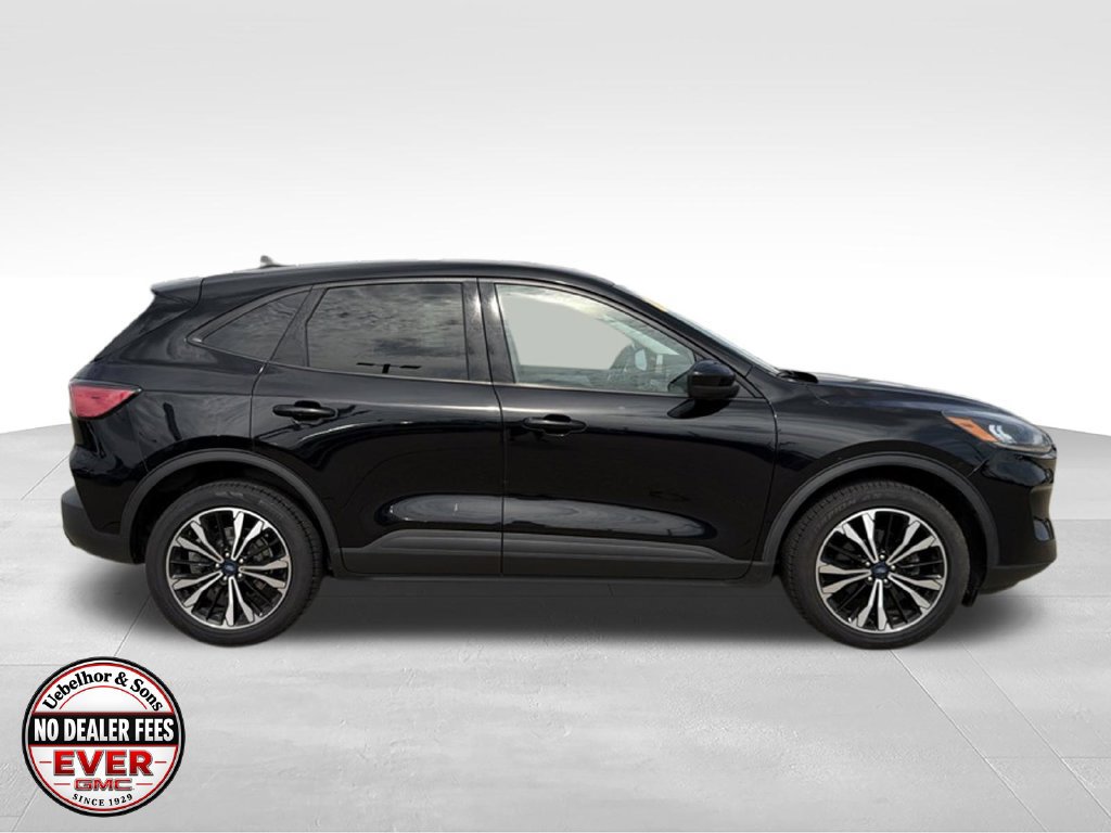 Used 2022 Ford Escape SE w/ SE Sport Appearance Package AWD/4WD image 3