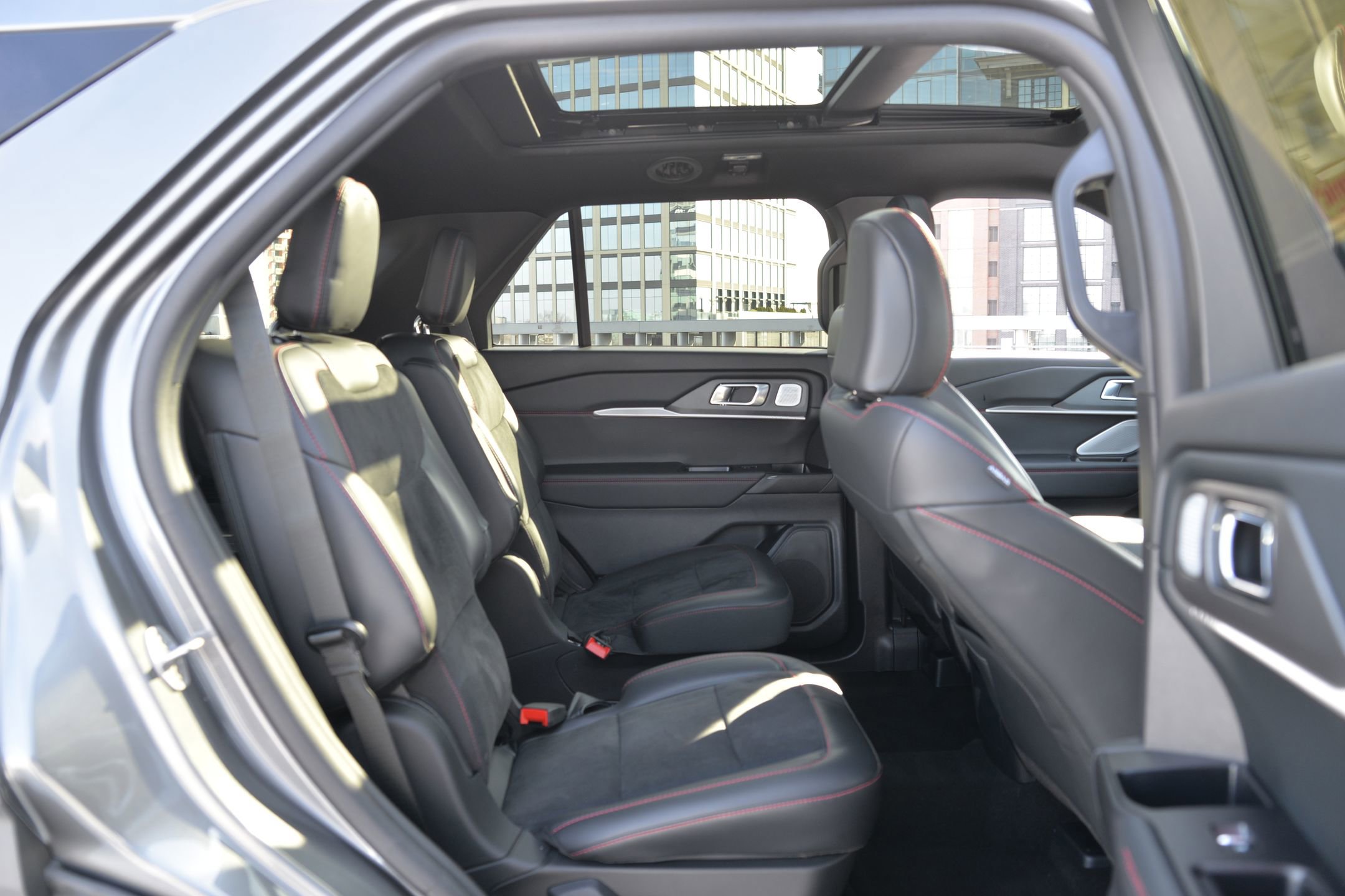 Used 2025 Ford Explorer ST w/ Sun And Sound Package image 18