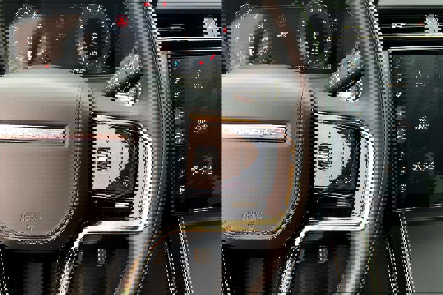 Used 2025 Land Rover Range Rover Velar Dynamic SE image 22