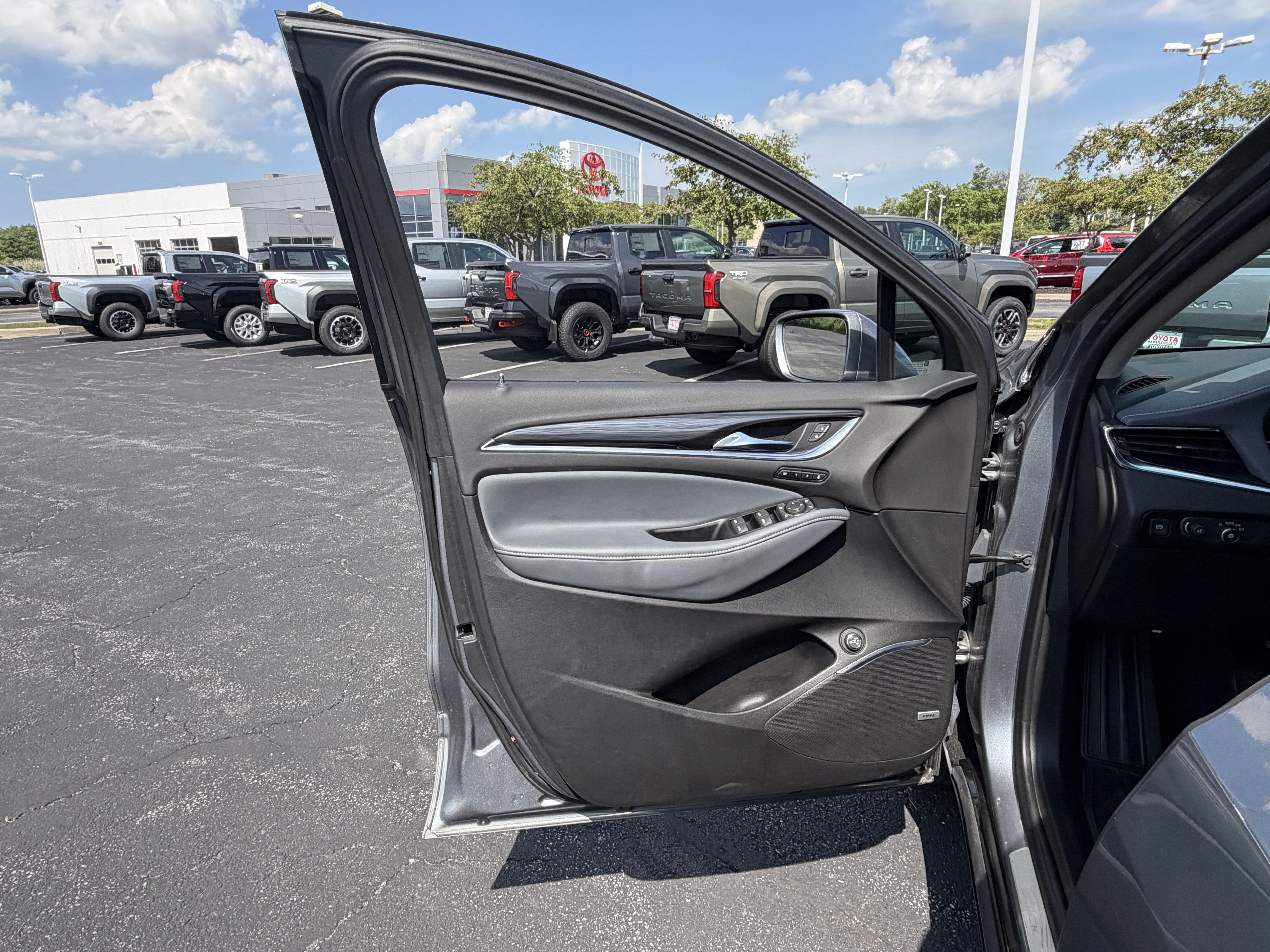 Used 2019 Buick Enclave Premium w/ Experience Buick Package AWD/4WD image 19