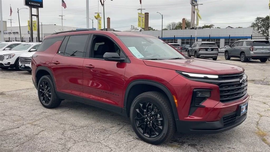 New 2025 Chevrolet Traverse LT w/ Midnight/Sport Edition image 3