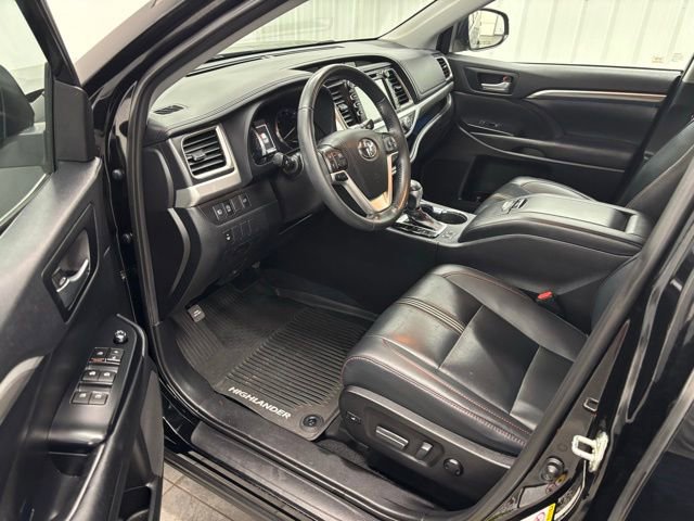 Used 2019 Toyota Highlander SE image 14